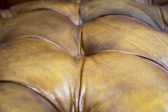 Chesterfield - edles Sofa mit Knöpfen